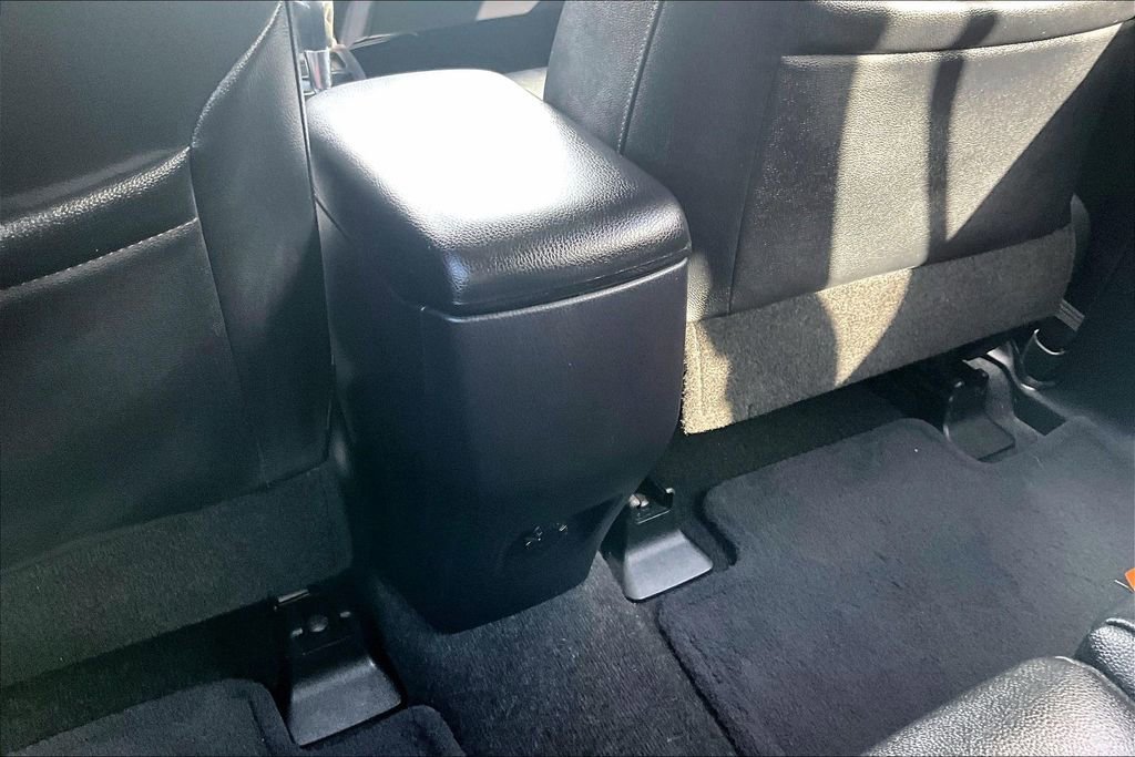 Used 2018 Toyota RAV4 LE image 31