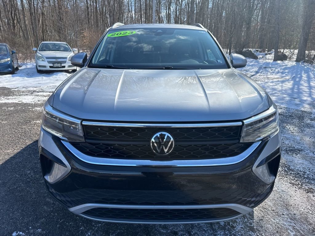 Used 2023 Volkswagen Taos SE image 2