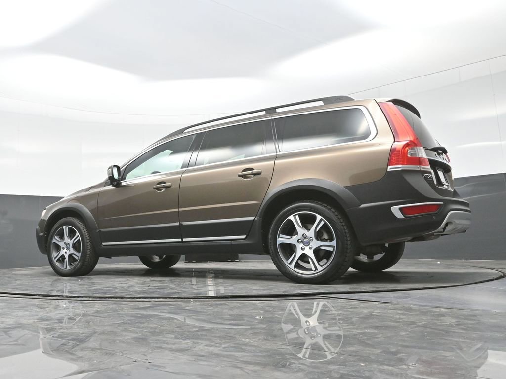 Used 2015 Volvo XC70 T6 w/ Climate Package image 16