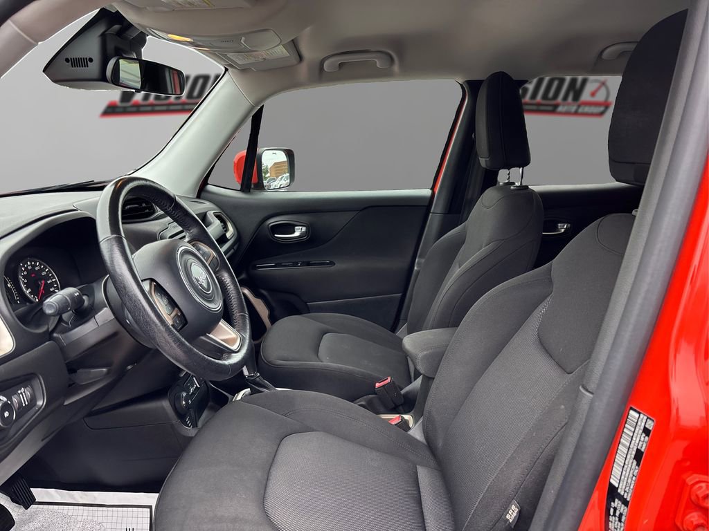 Used 2015 Jeep Renegade Latitude w/ Popular Equipment Group AWD/4WD image 9