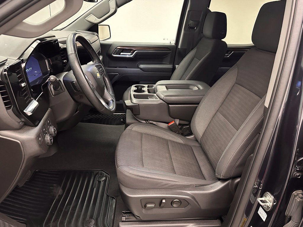 Used 2023 Chevrolet Silverado 1500 LT AWD/4WD image 16