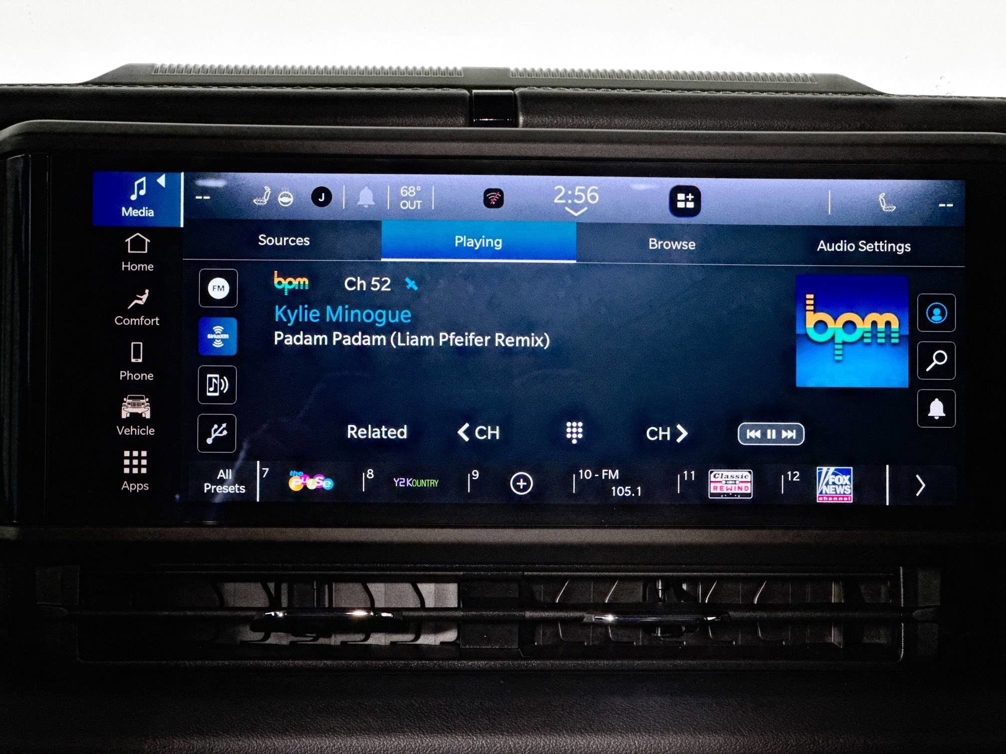 Used 2024 Jeep Wrangler Sahara image 23