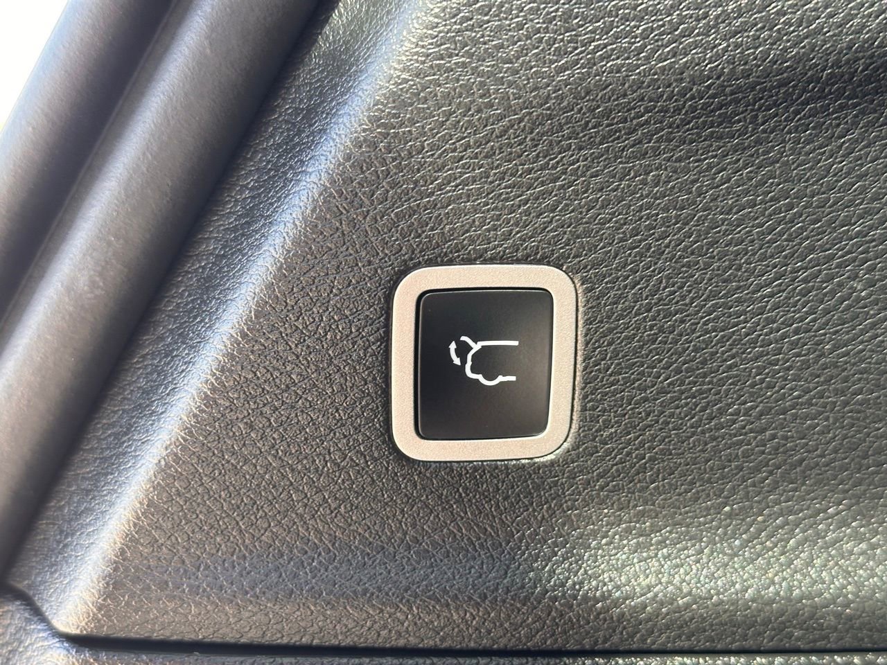 Used 2025 Chrysler Pacifica Limited image 17