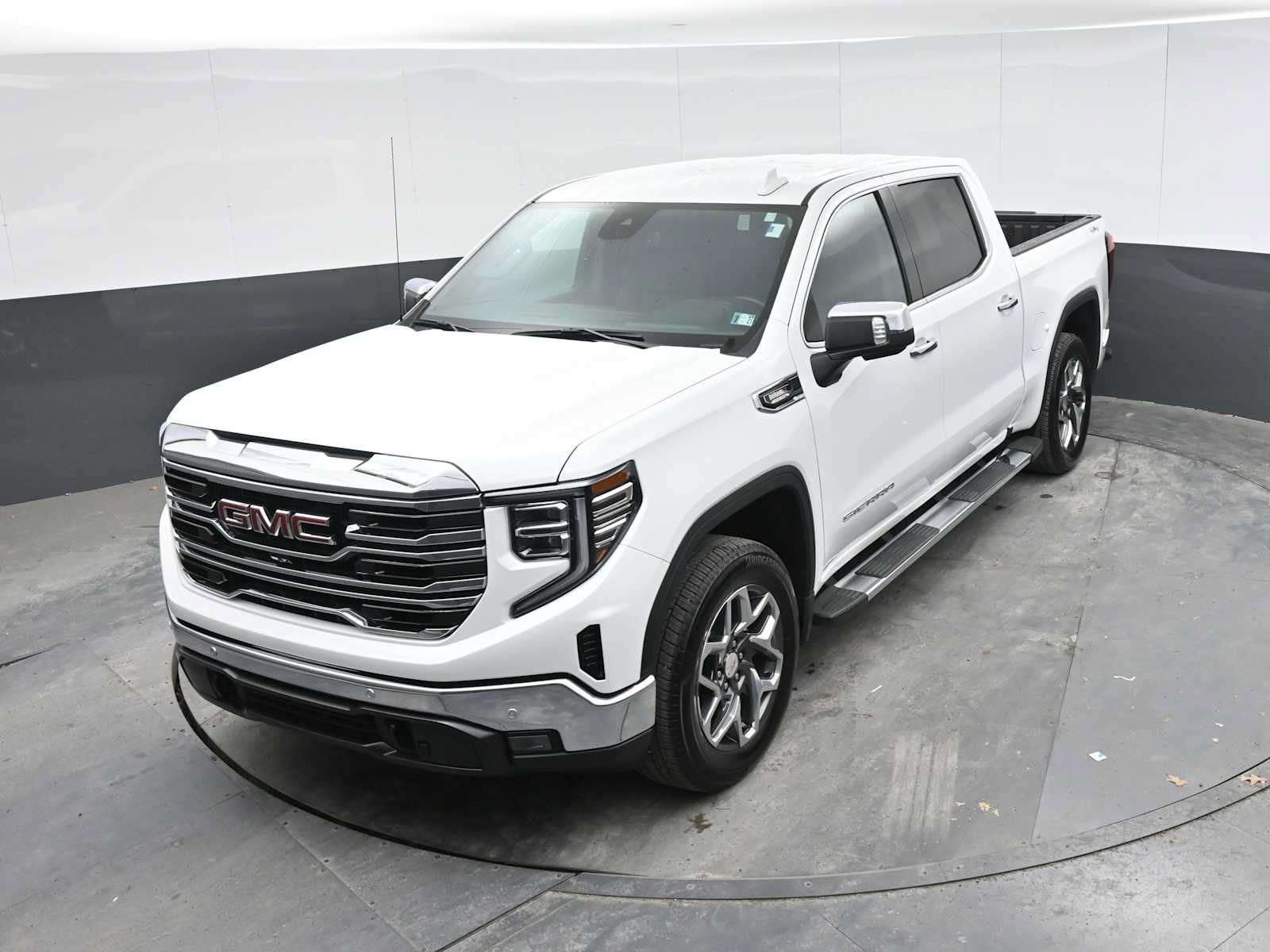 Used 2024 GMC Sierra 1500 SLT w/ SLT Premium Plus Package AWD/4WD image 31