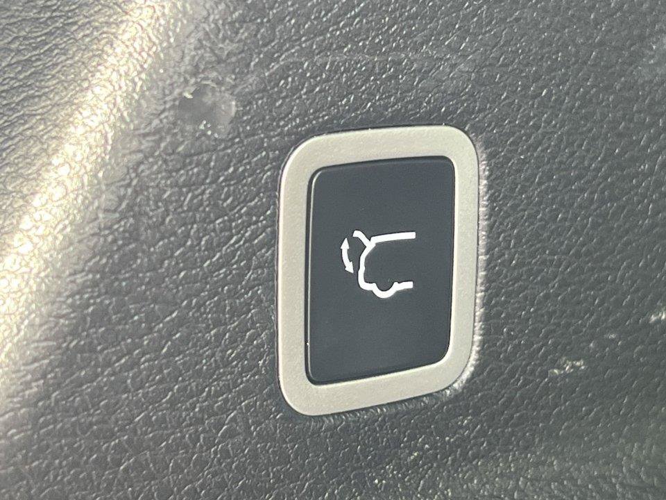 Used 2025 Chrysler Pacifica Limited FWD image 34
