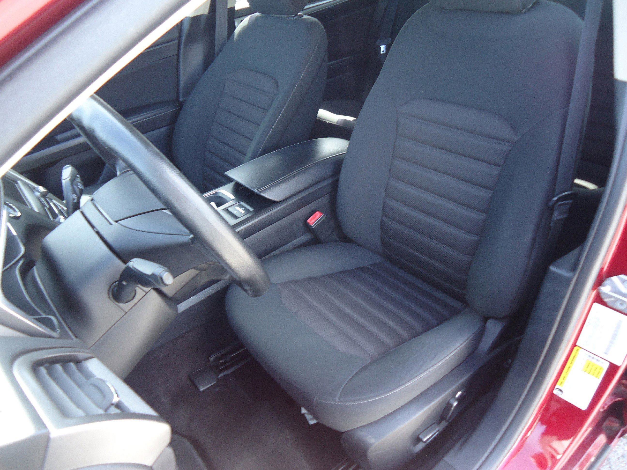 Used 2019 Ford Fusion SE FWD image 25