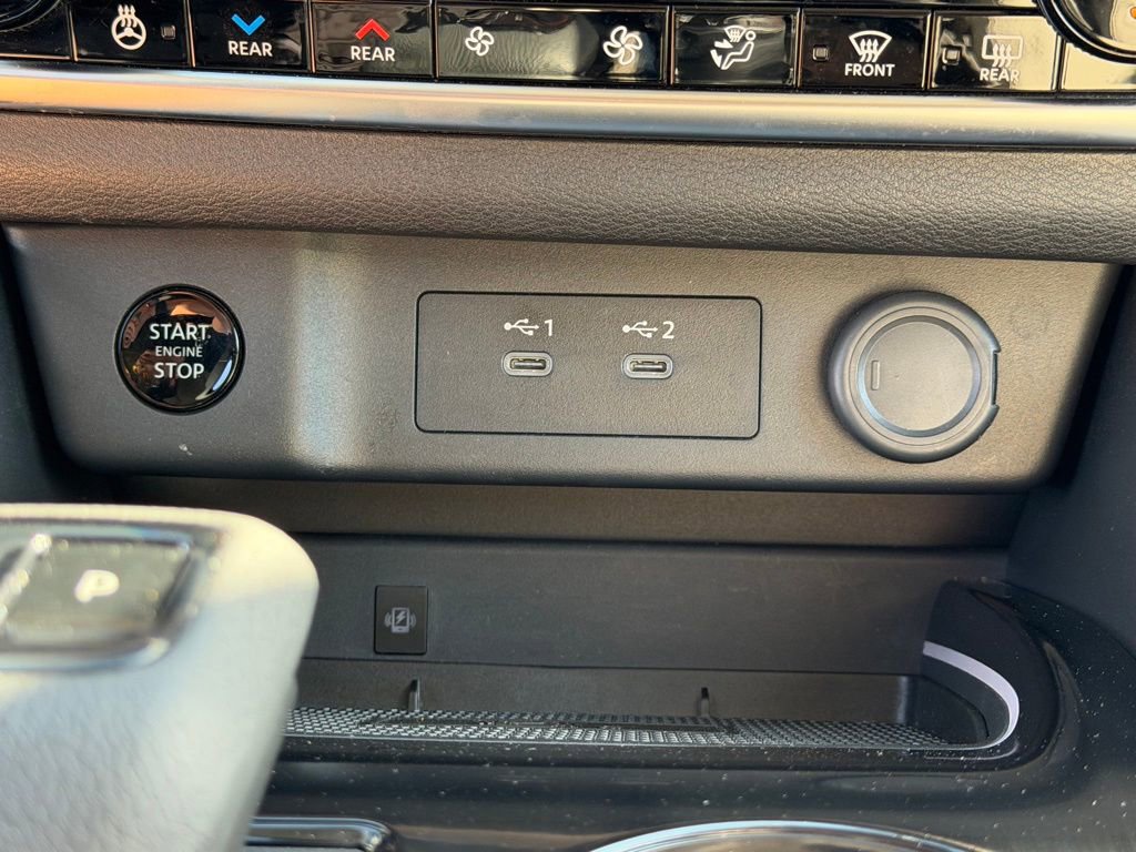 Used 2025 Nissan Rogue SL w/ Tech Package image 39