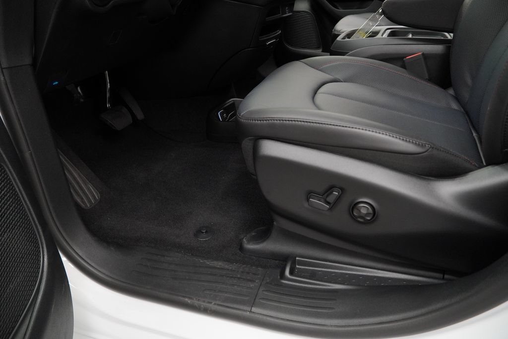 New 2027 Chrysler Pacifica Select AWD/4WD image 30