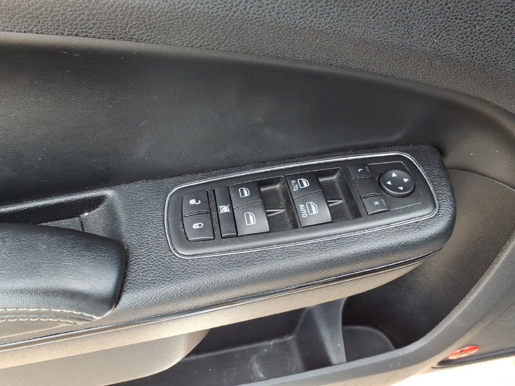 Used 2014 Chrysler 300 S RWD image 15