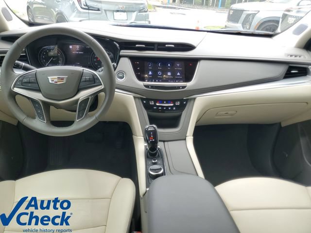 Certified 2024 Cadillac XT5 Premium Luxury w/ Technology Package FWD image 15