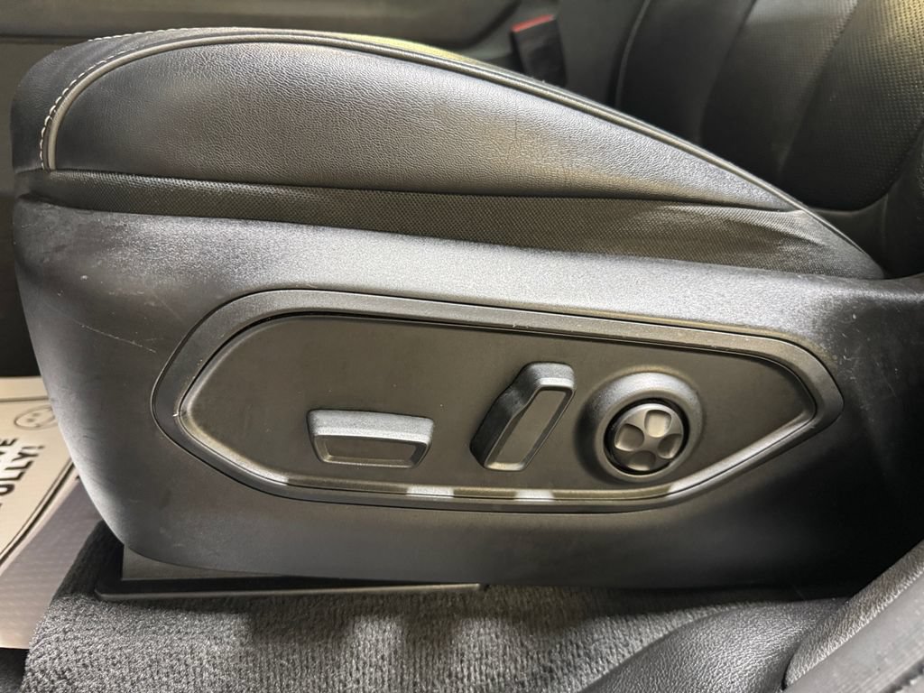 Used 2023 Jeep Grand Cherokee Overland AWD/4WD image 13