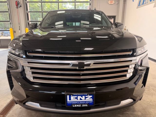 Used 2024 Chevrolet Suburban High Country AWD/4WD image 3