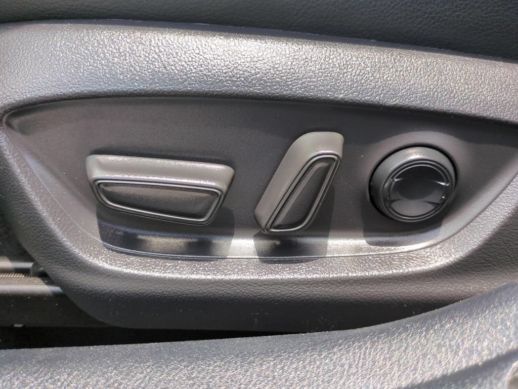 Used 2022 Toyota Camry SE w/ Audio Upgrade Package FWD image 15