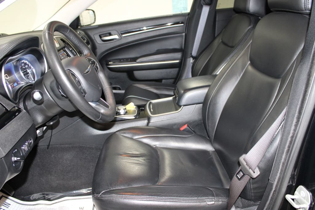 Used 2023 Chrysler 300 Touring AWD/4WD image 19