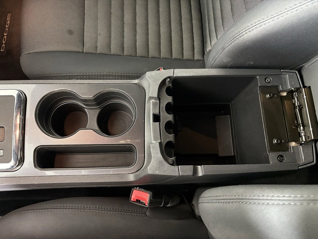 Used 2014 Dodge Challenger SXT image 28