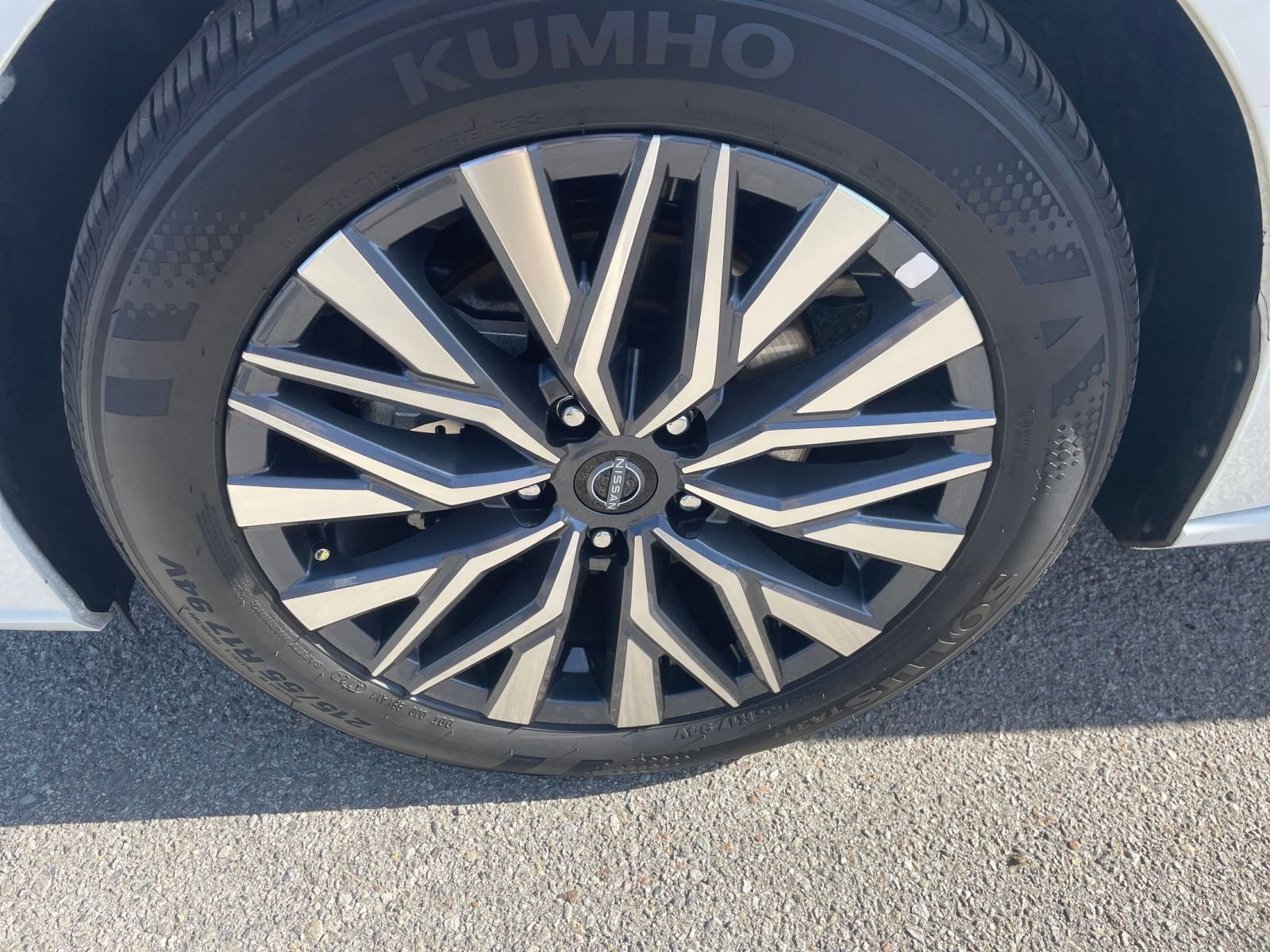 Used 2025 Nissan Altima 2.5 SV FWD image 30