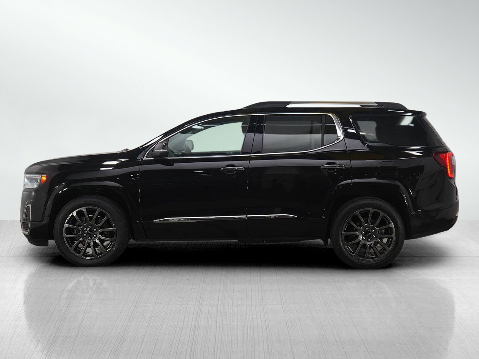 Used 2023 GMC Acadia Denali image 2