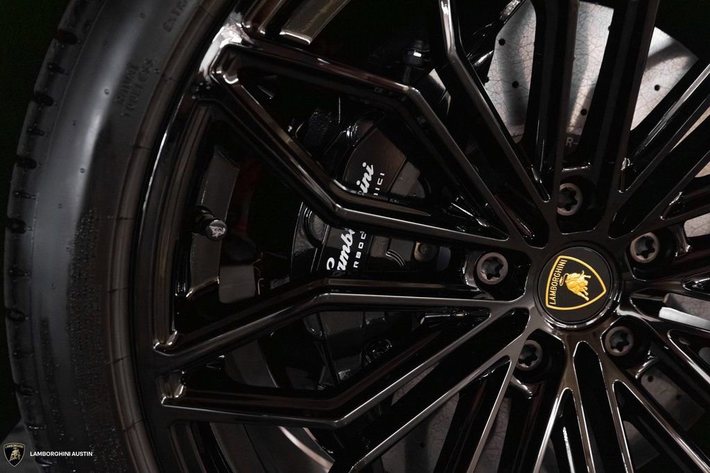 New 2025 Lamborghini Urus SE AWD/4WD image 19