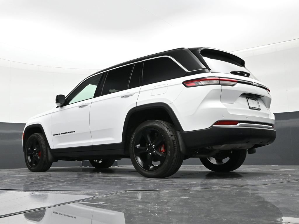 Used 2023 Jeep Grand Cherokee Laredo image 22