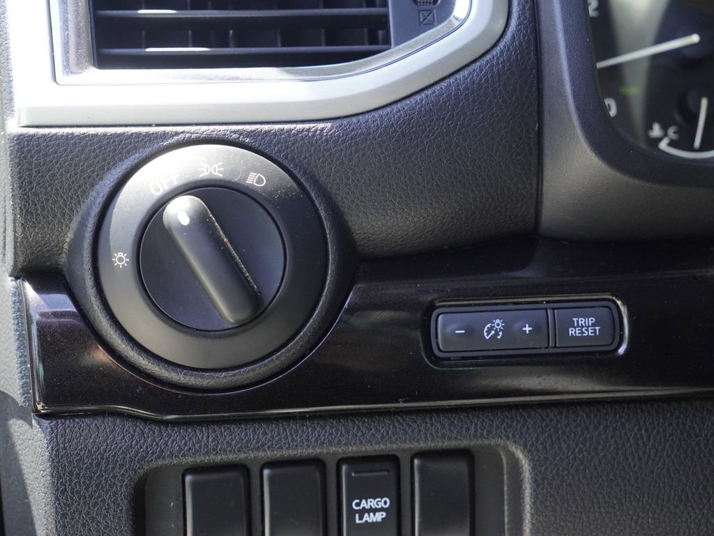 Used 2017 Nissan Titan SV RWD image 10