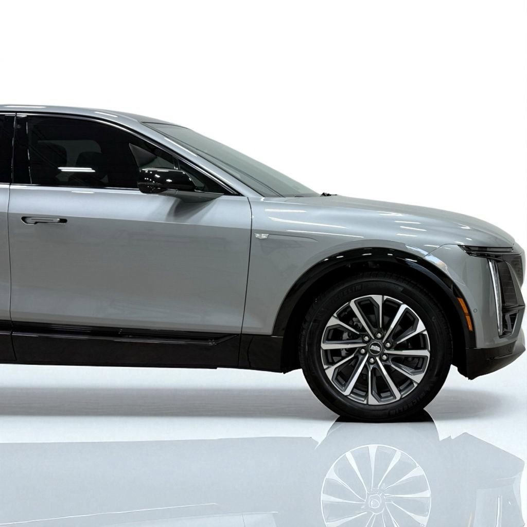 Used 2024 Cadillac Lyriq Sport RWD image 3
