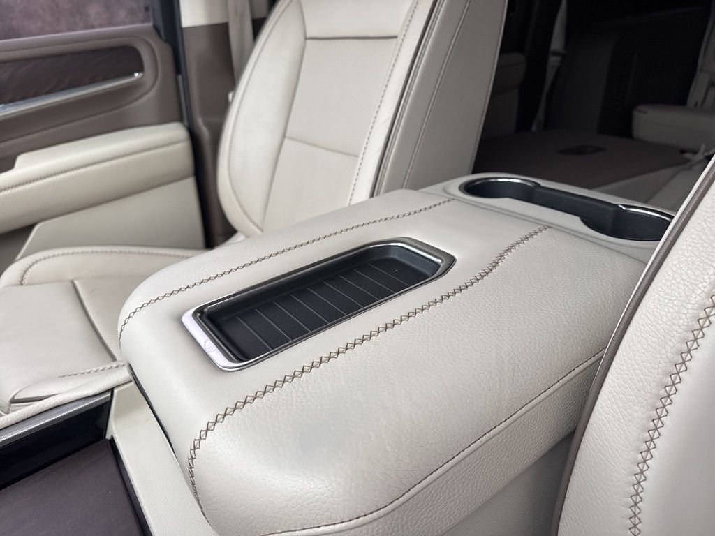 Used 2022 GMC Yukon XL Denali w/ Denali Premium Package image 30