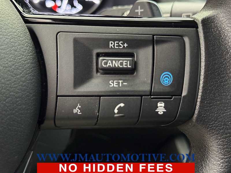 Used 2023 Nissan Rogue SV image 40