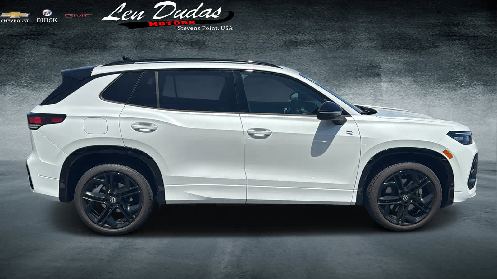 Used 2025 Volkswagen Tiguan SE R-Line AWD/4WD image 5