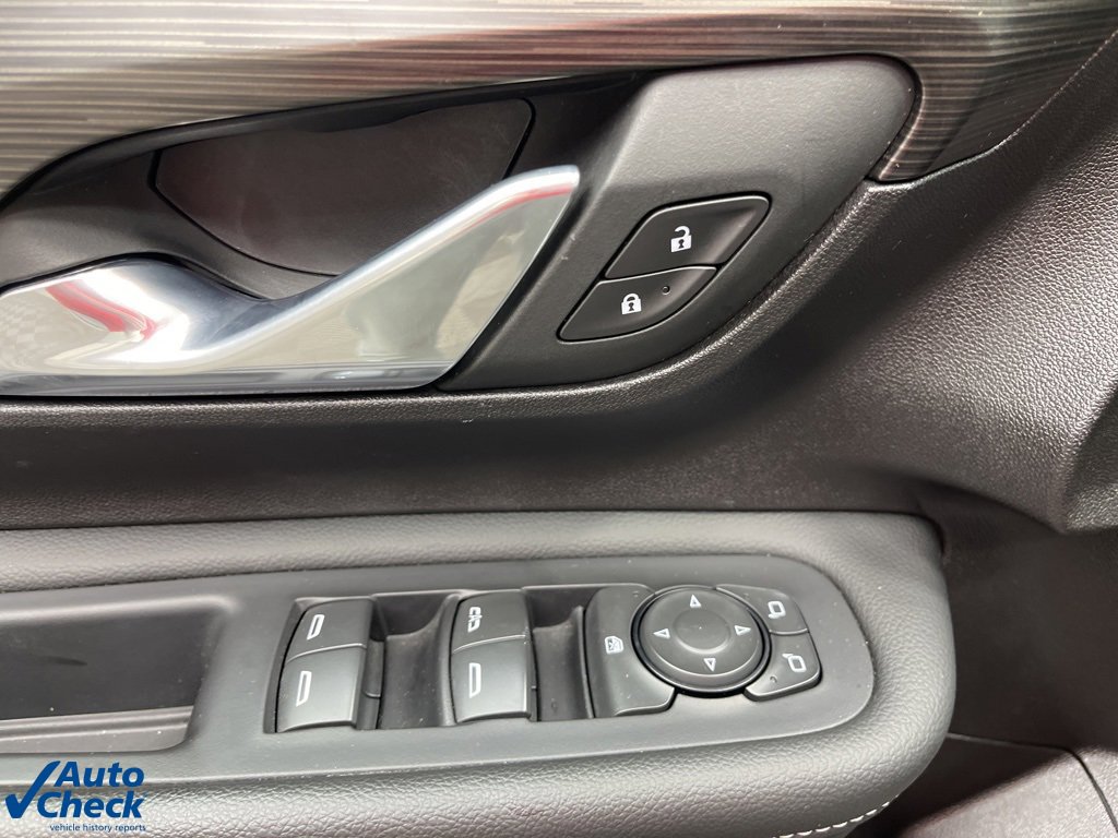 Used 2024 GMC Terrain SLE image 30