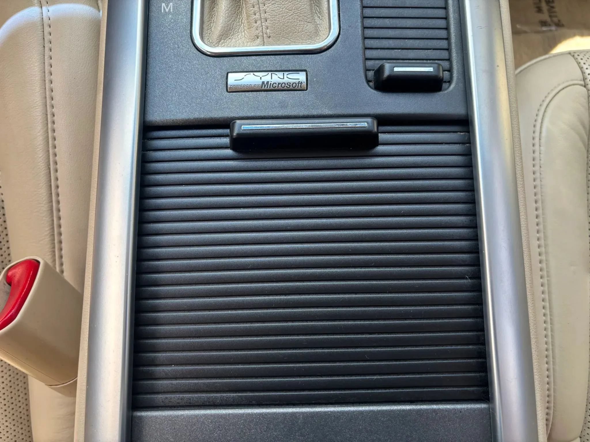 Used 2011 Lincoln MKS FWD image 39
