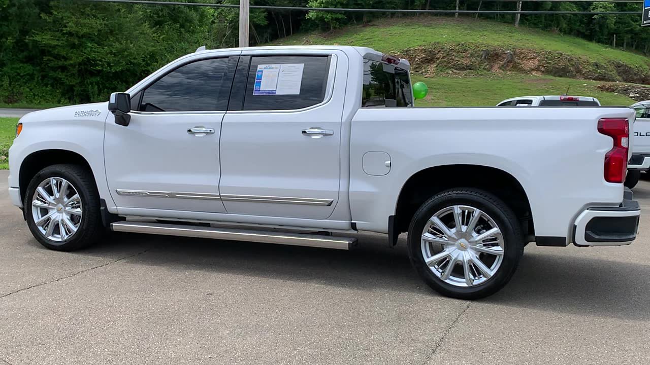 Used 2025 Chevrolet Silverado 1500 High Country AWD/4WD image 6
