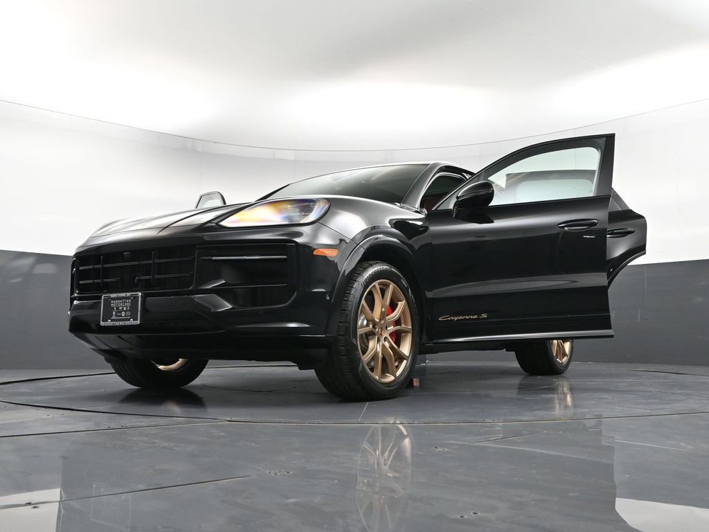 Certified 2025 Porsche Cayenne S AWD/4WD image 40