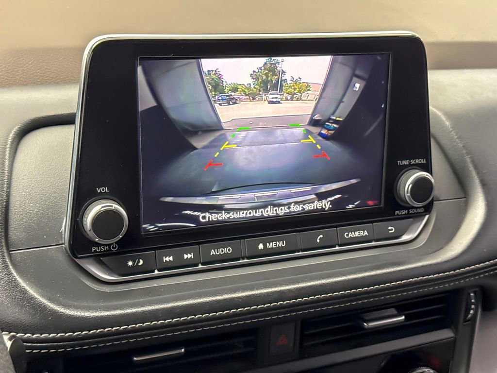 Used 2023 Nissan Rogue SV image 18