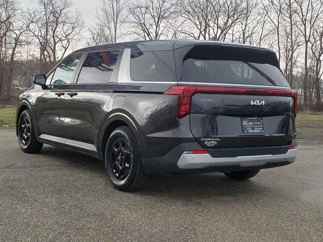 Used 2025 Kia Carnival image 6