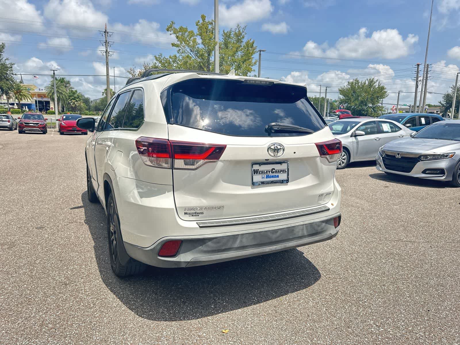 Used 2019 Toyota Highlander SE AWD/4WD image 4