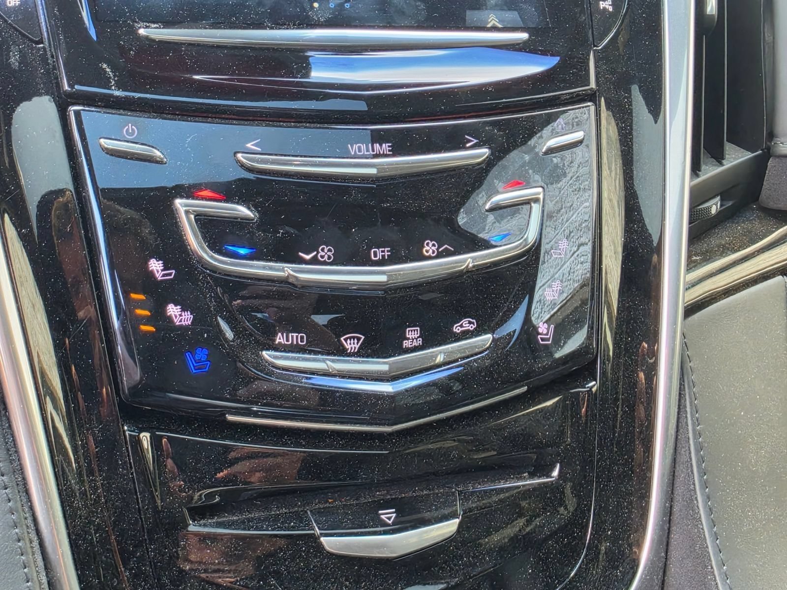 Used 2019 Cadillac Escalade Platinum AWD/4WD image 14