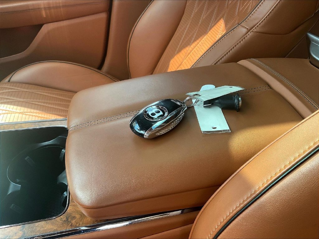 Used 2022 Bentley Flying Spur V8 AWD/4WD image 35