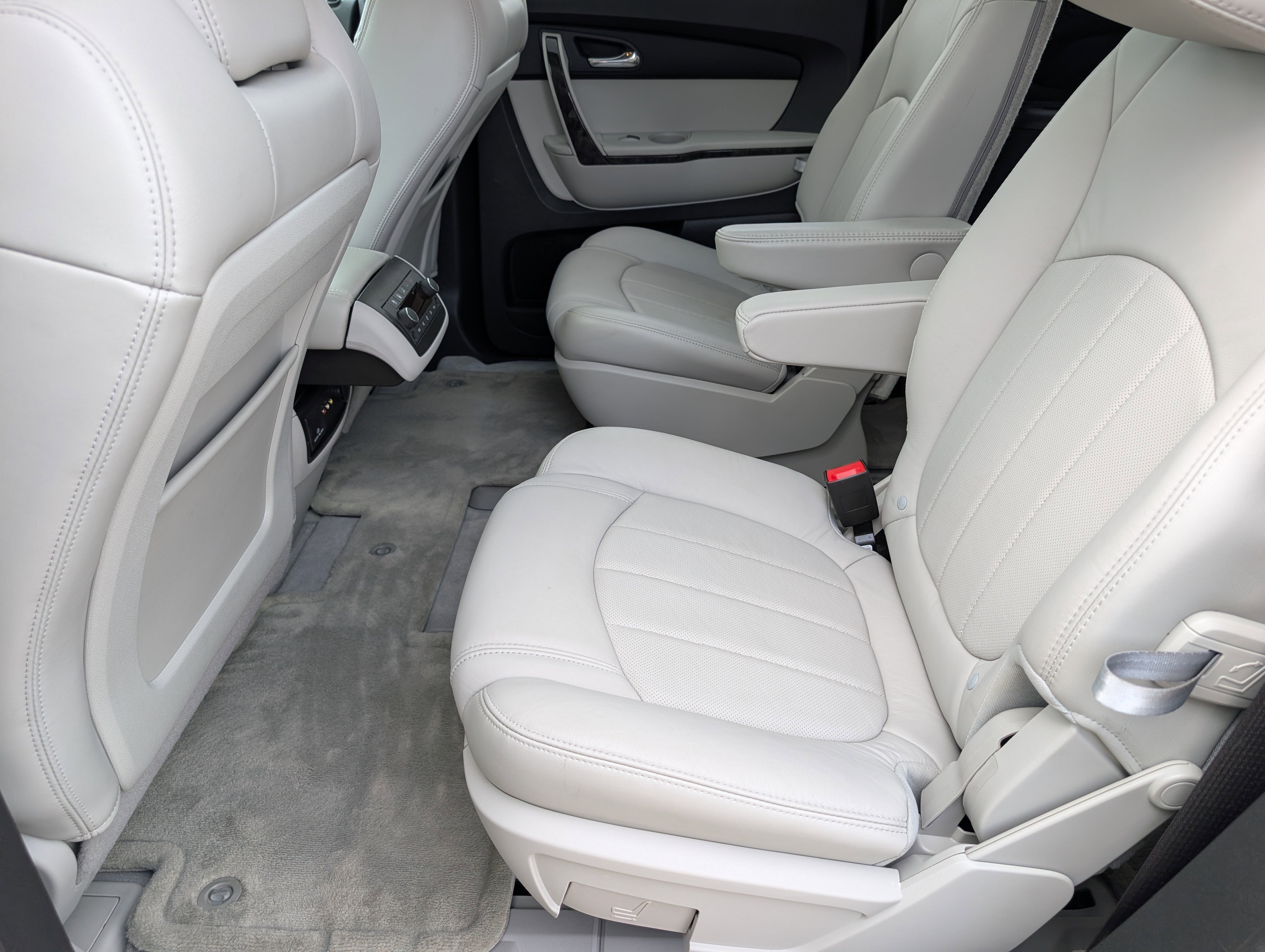 Used 2011 GMC Acadia Denali FWD image 11