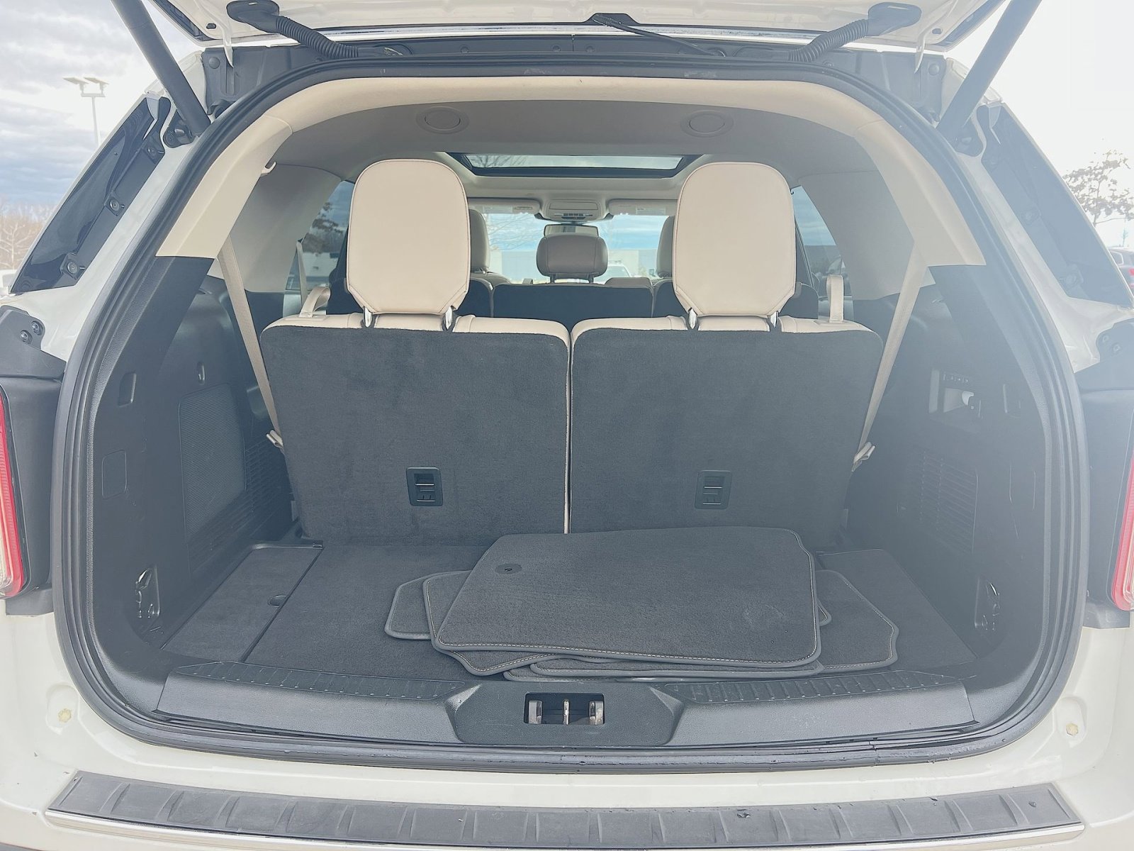 Used 2020 Ford Explorer Limited image 26