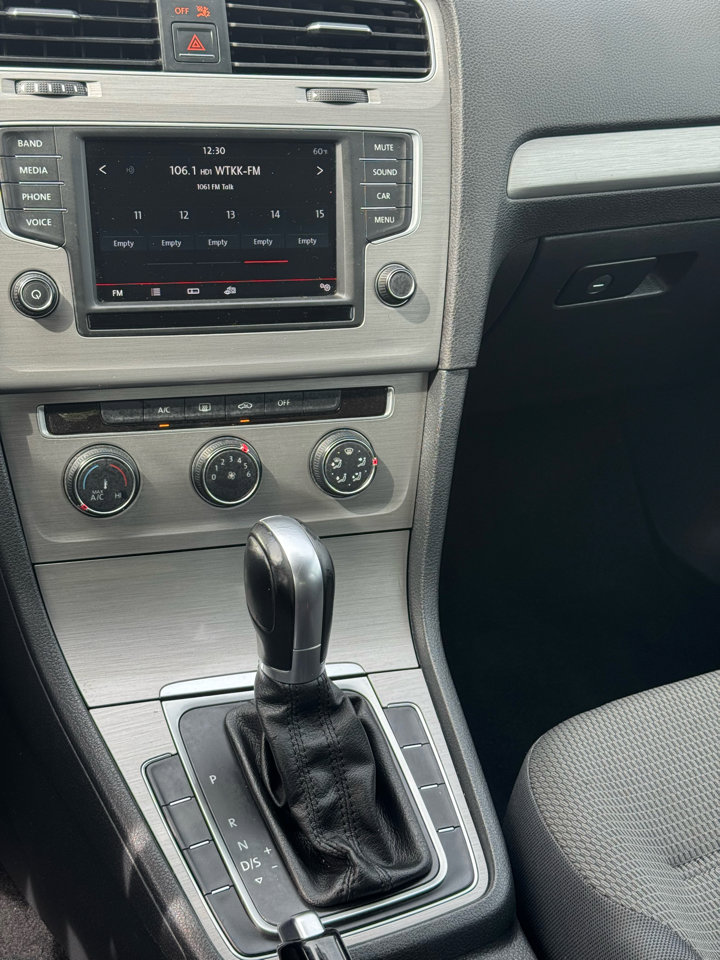 Used 2016 Volkswagen Golf S image 13