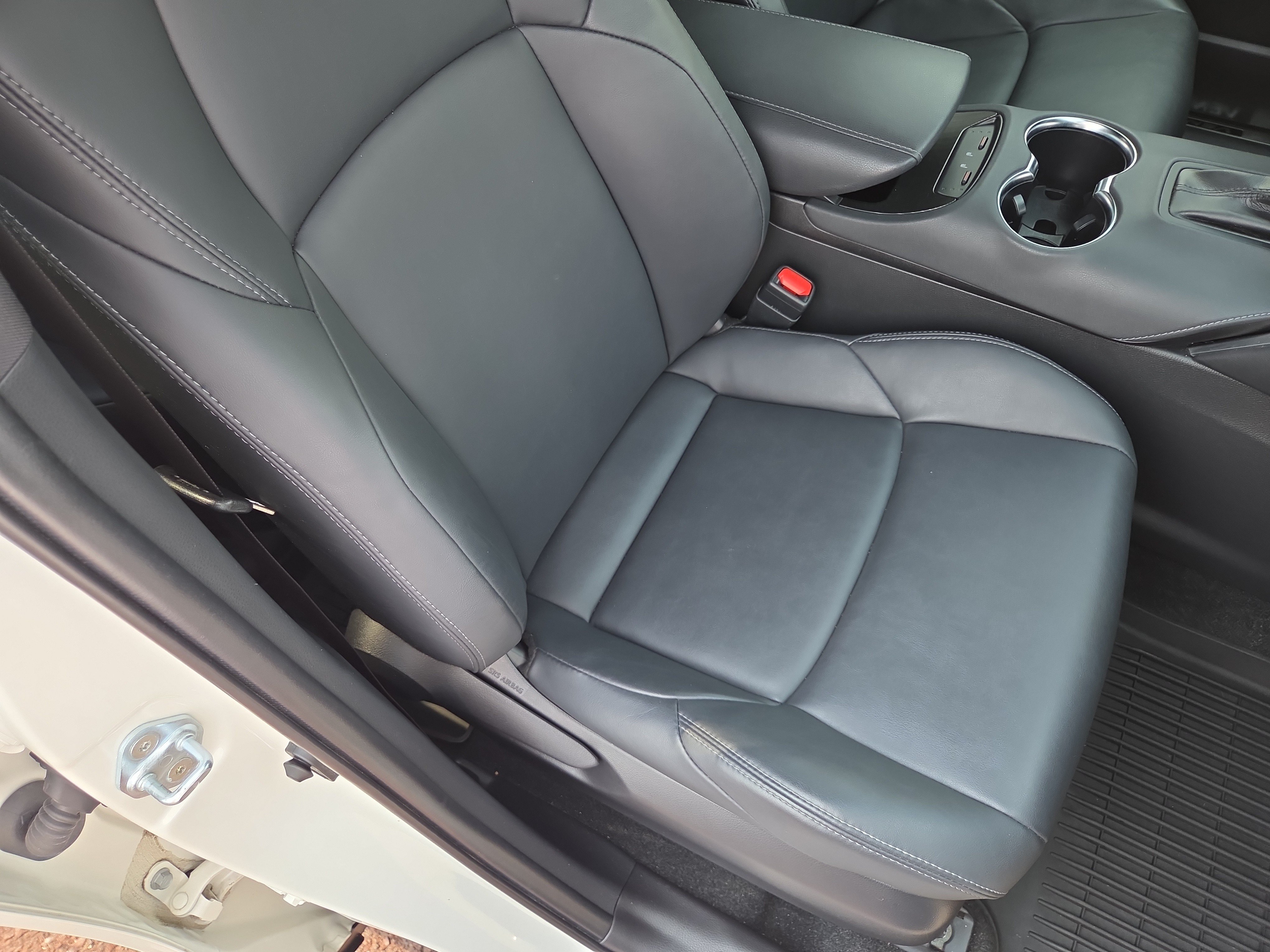 Certified 2022 Toyota Venza XLE AWD/4WD image 16