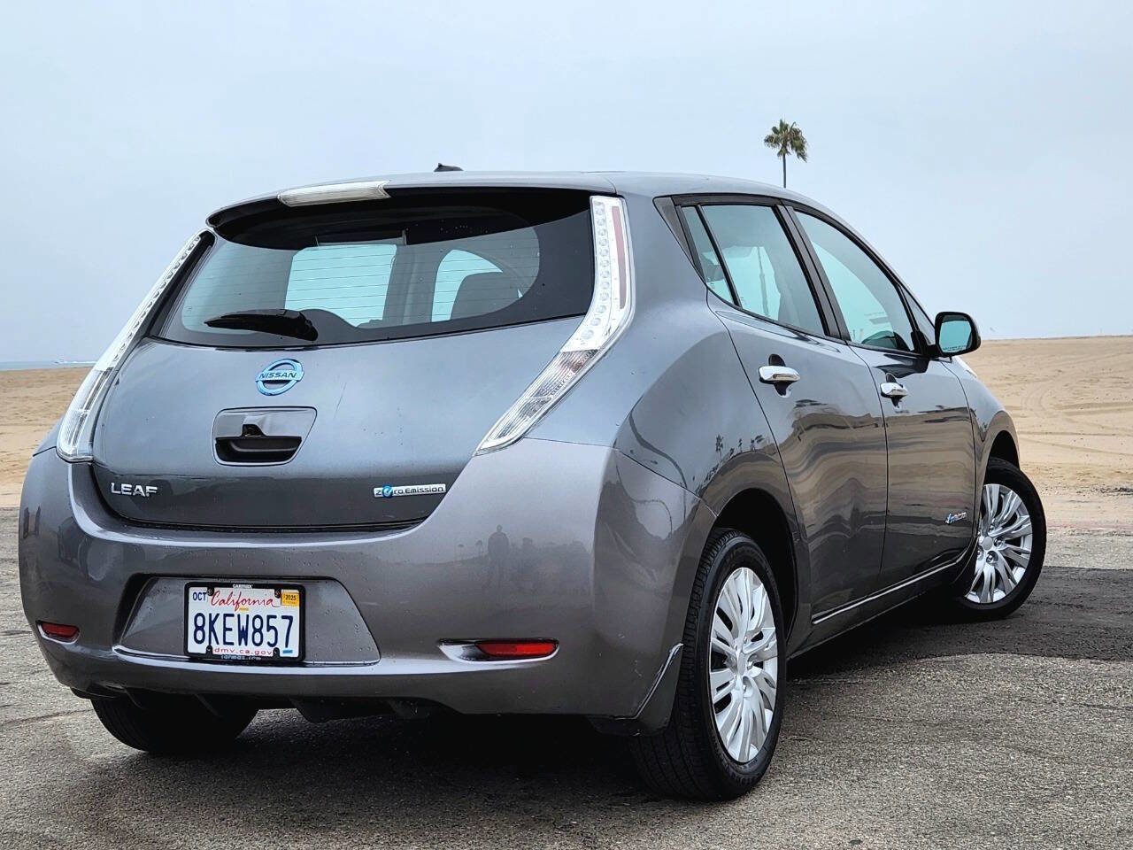 Used 2017 Nissan Leaf S image 4