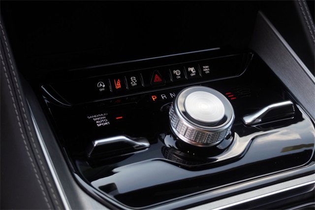 New 2025 Jeep Wagoneer Series III image 28