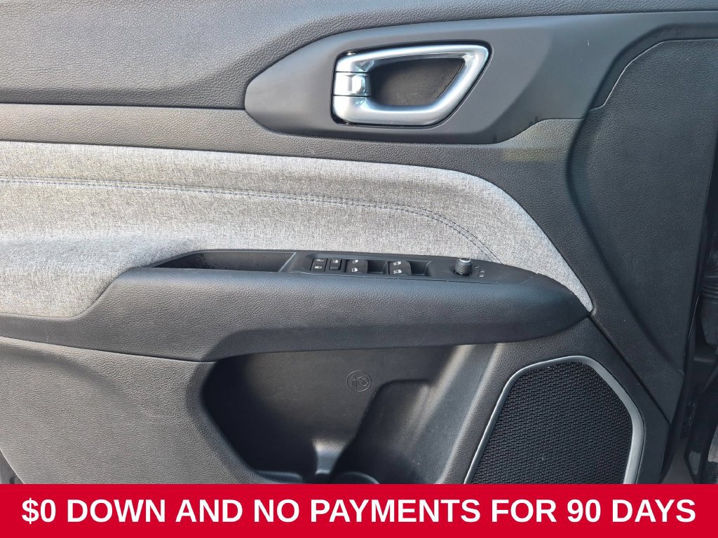 Used 2025 Jeep Compass Latitude w/ Sun & Sound Group AWD/4WD image 11