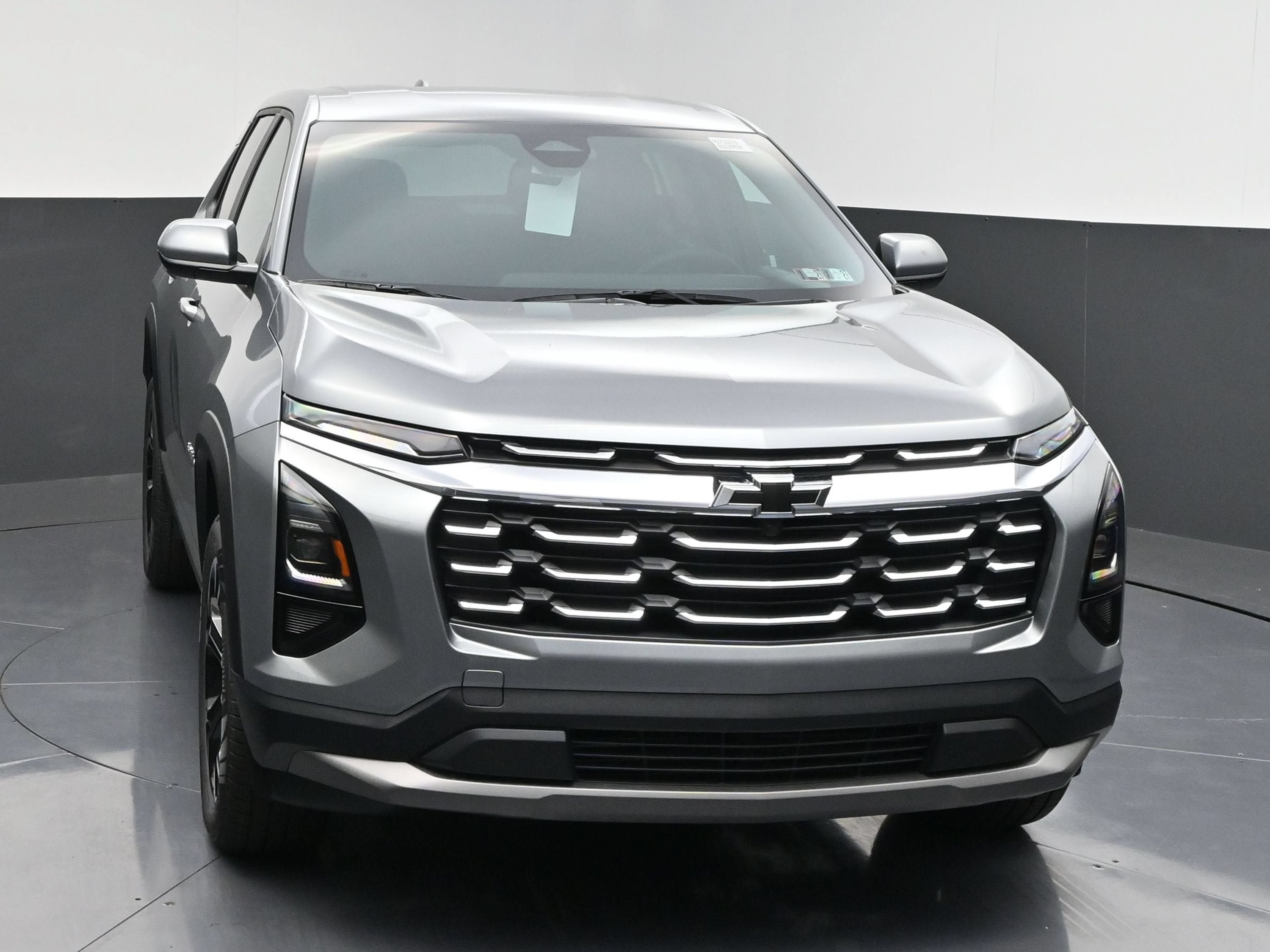 New 2027 Chevrolet Equinox LT w/ Convenience Package II FWD image 3