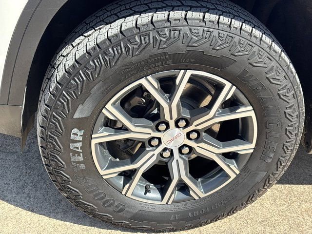 Used 2025 GMC Acadia AT4 image 14