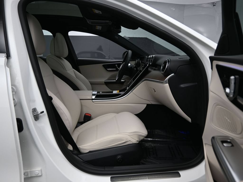 Used 2025 Mercedes-Benz C 300 4MATIC Sedan image 32
