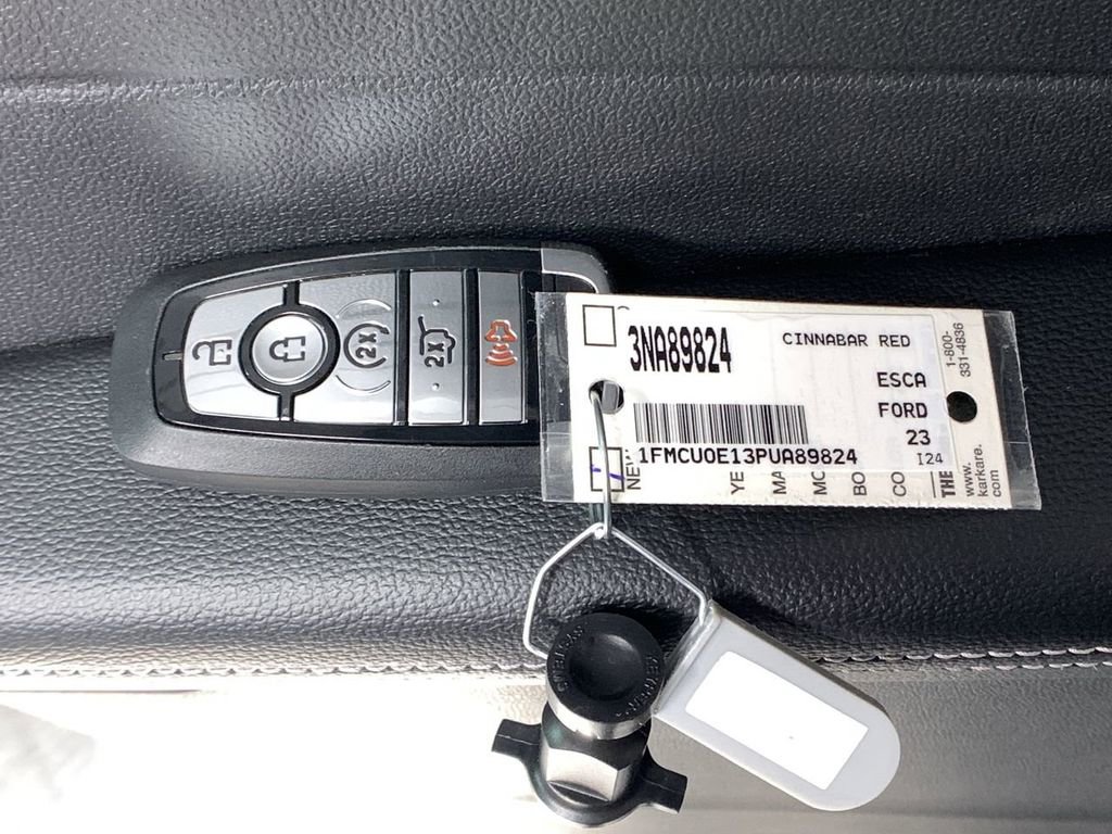 New 2023 Ford Escape SE w/ PHEV Premium Package FWD image 24