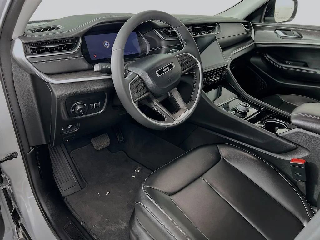 Used 2023 Jeep Grand Cherokee Limited AWD/4WD image 10