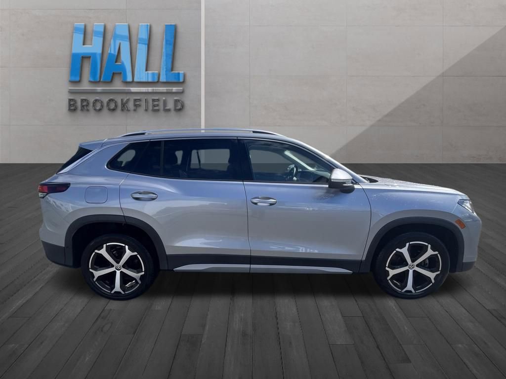 Certified 2025 Volkswagen Tiguan SE w/ Panoramic Sunroof Package AWD/4WD image 7